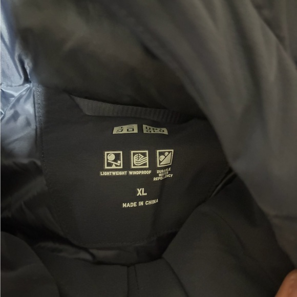 Uniqlo Men's Navy Puffer Jacket - Picture 5 of 5